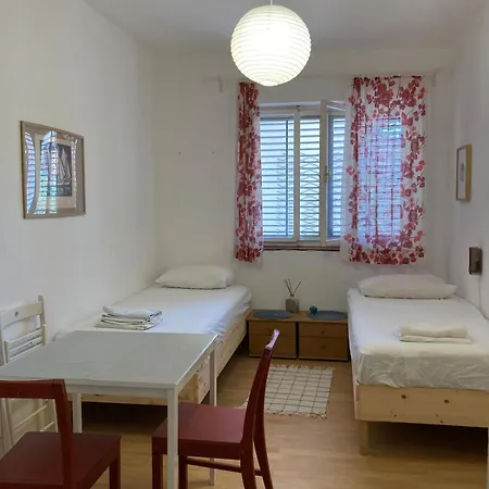 Two - In A House Apartamento Tisno