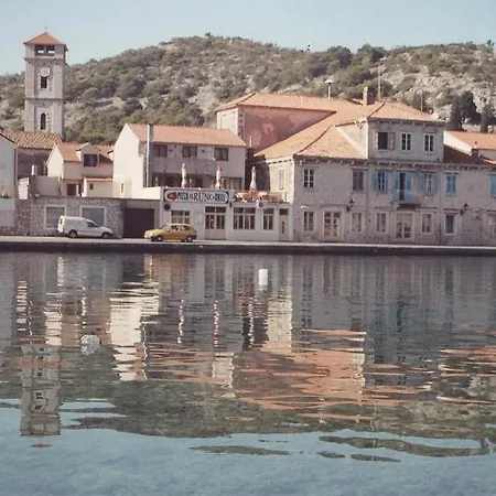 Two - In A House Tisno