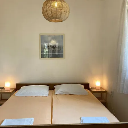 Two - In A House Apartamento Tisno